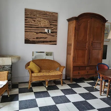 Renovated 12th-century Chapel Fully Equipped For 6 Casa vacanze *