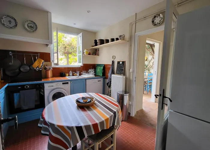 Renovated 12th-century Chapel Fully Equipped For 6 *