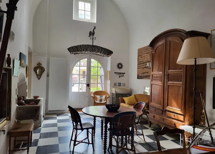 Renovated 12th-century Chapel Fully Equipped For 6 *